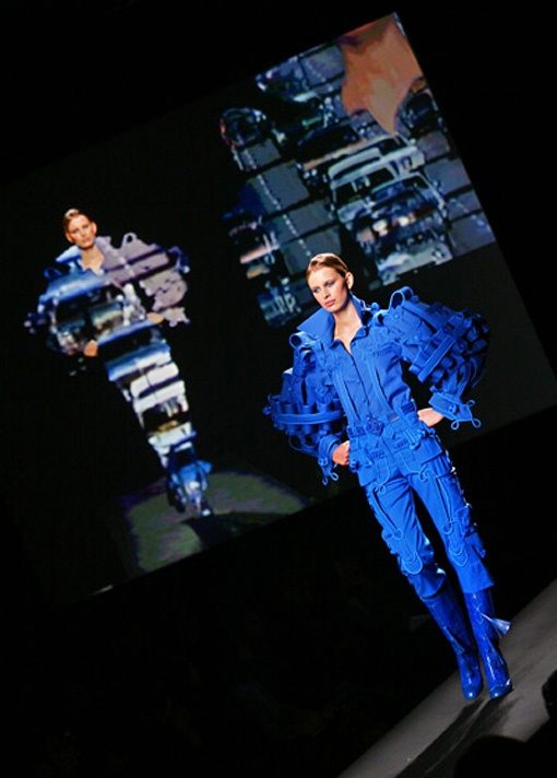 20120102-ss-fashion-week-viktor-rolf_web
