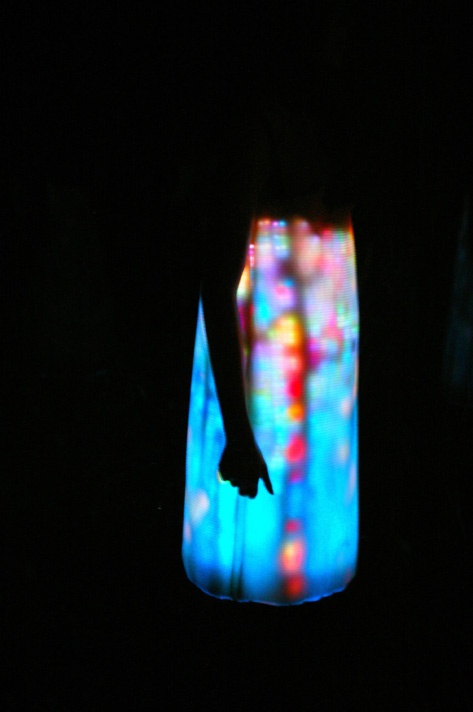 LED_dress_by_Hussein_Chalayan_(3)_web